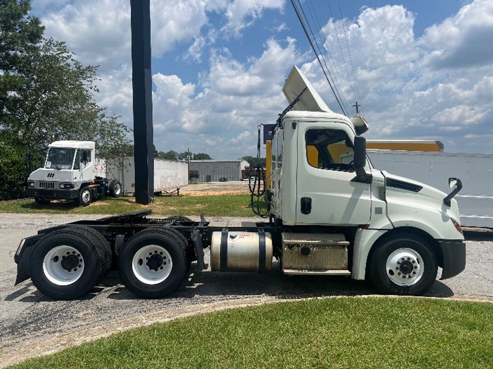 Day Cab Tractor-Heavy Duty Tractors-Freightliner-2018-T12664ST-Conyers-GA-504,064\n\t\tmiles-$ 43,750 - Image 8