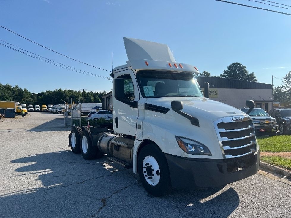 Day Cab Tractor-Heavy Duty Tractors-Freightliner-2018-T12664ST-Conyers-GA-525,133\n\t\tmiles-$ 42,000 - Image 1