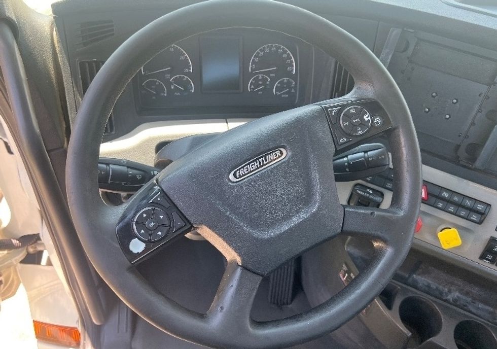 Day Cab Tractor-Heavy Duty Tractors-Freightliner-2018-T12664ST-Conyers-GA-525,133\n\t\tmiles-$ 42,000 - Image 10