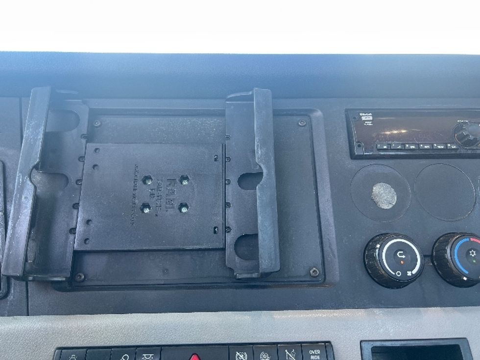 Day Cab Tractor-Heavy Duty Tractors-Freightliner-2018-T12664ST-Conyers-GA-525,133\n\t\tmiles-$ 42,000 - Image 16