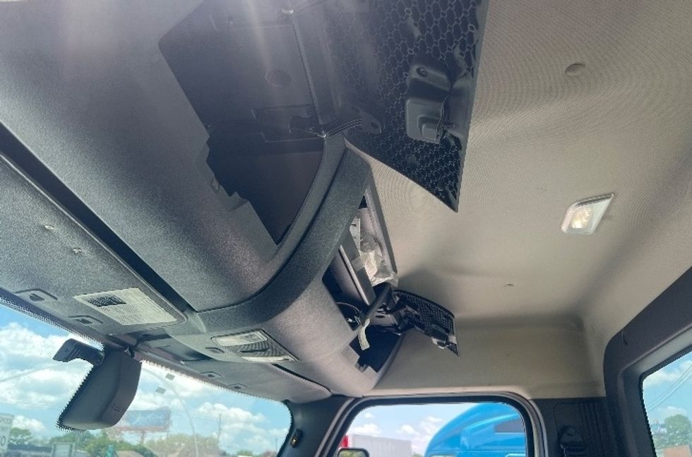 Day Cab Tractor-Heavy Duty Tractors-Freightliner-2018-T12664ST-Conyers-GA-525,133\n\t\tmiles-$ 42,000 - Image 17