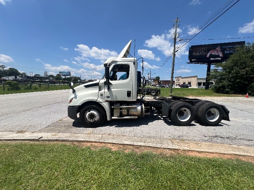 Day Cab Tractor-Heavy Duty Tractors-Freightliner-2018-T12664ST-Conyers-GA-525,133\n\t\tmiles-$ 42,000 - Image 4