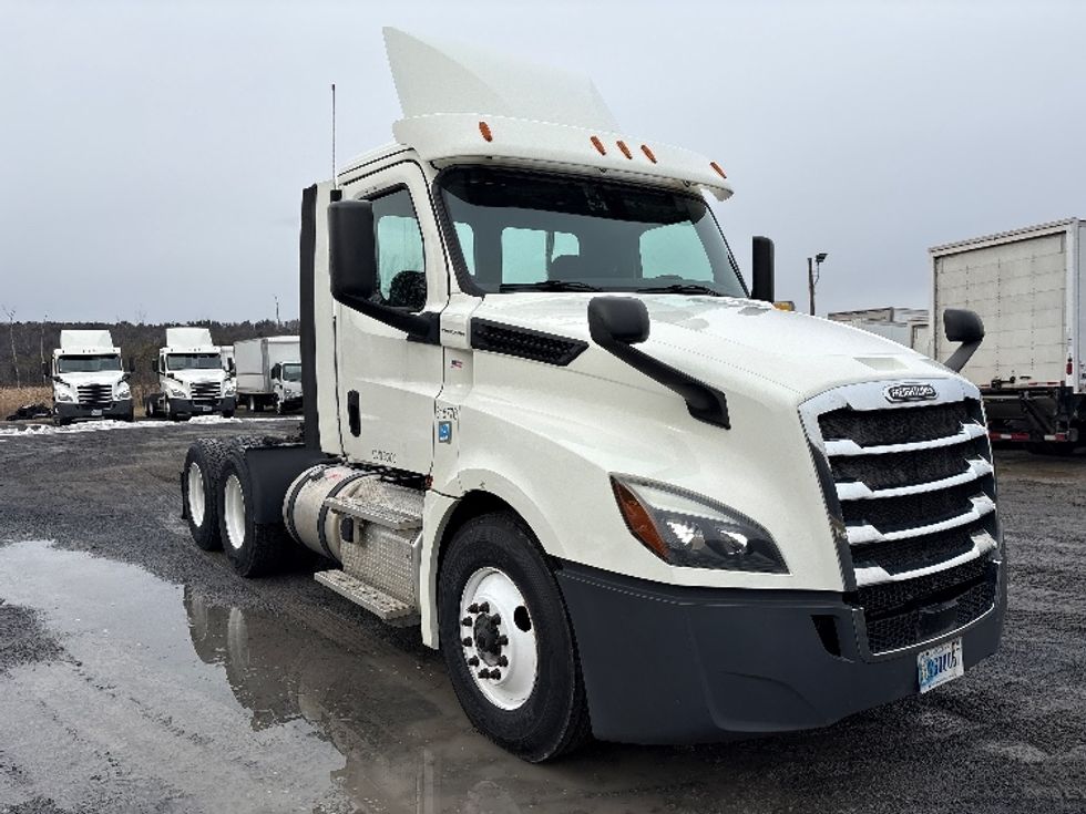 Day Cab Tractor-Heavy Duty Tractors-Freightliner-2018-T12664ST-Coxsackie-NY-459,857\n\t\tmiles-$ 33,750 - Image 1