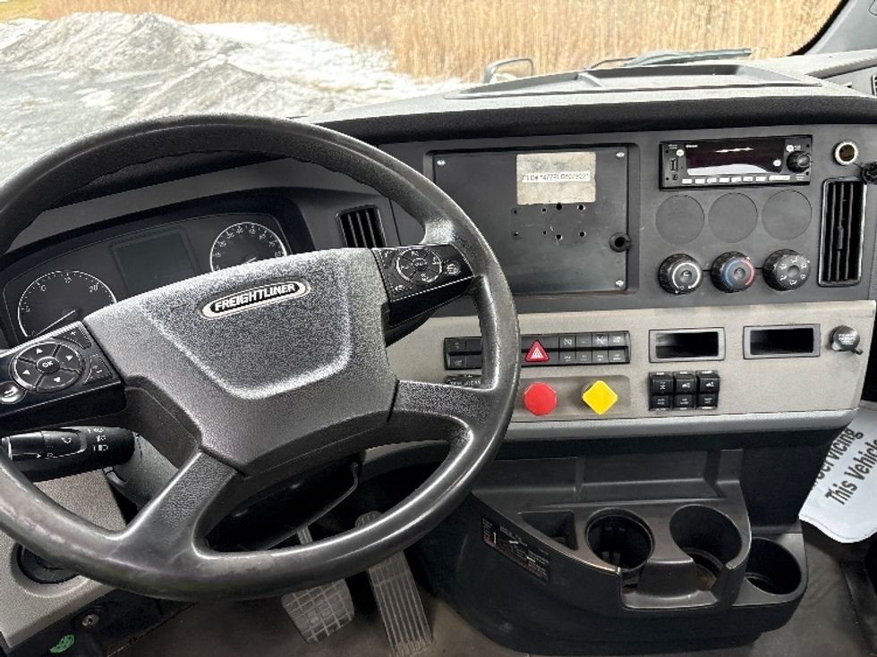 Day Cab Tractor-Heavy Duty Tractors-Freightliner-2018-T12664ST-Coxsackie-NY-459,857\n\t\tmiles-$ 33,750 - Image 10