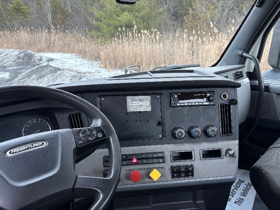 Day Cab Tractor-Heavy Duty Tractors-Freightliner-2018-T12664ST-Coxsackie-NY-459,857\n\t\tmiles-$ 33,750 - Image 11