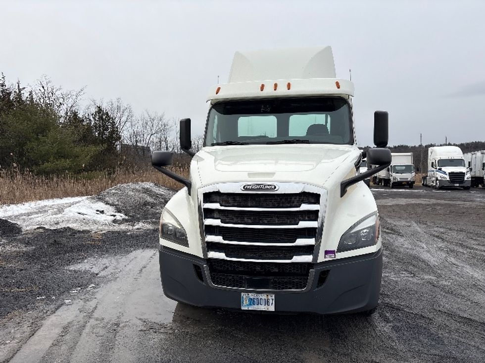 Day Cab Tractor-Heavy Duty Tractors-Freightliner-2018-T12664ST-Coxsackie-NY-459,857\n\t\tmiles-$ 33,750 - Image 2