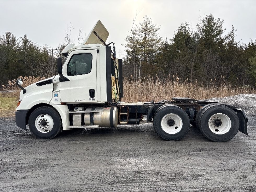 Day Cab Tractor-Heavy Duty Tractors-Freightliner-2018-T12664ST-Coxsackie-NY-459,857\n\t\tmiles-$ 33,750 - Image 4