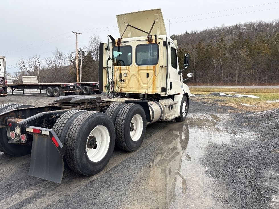 Day Cab Tractor-Heavy Duty Tractors-Freightliner-2018-T12664ST-Coxsackie-NY-459,857\n\t\tmiles-$ 33,750 - Image 7