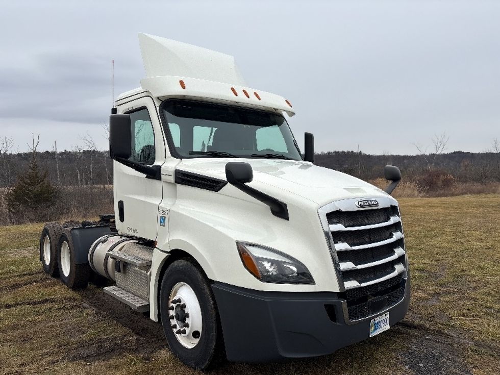 Day Cab Tractor-Heavy Duty Tractors-Freightliner-2018-T12664ST-Coxsackie-NY-482,992\n\t\tmiles-$ 33,000 - Image 1