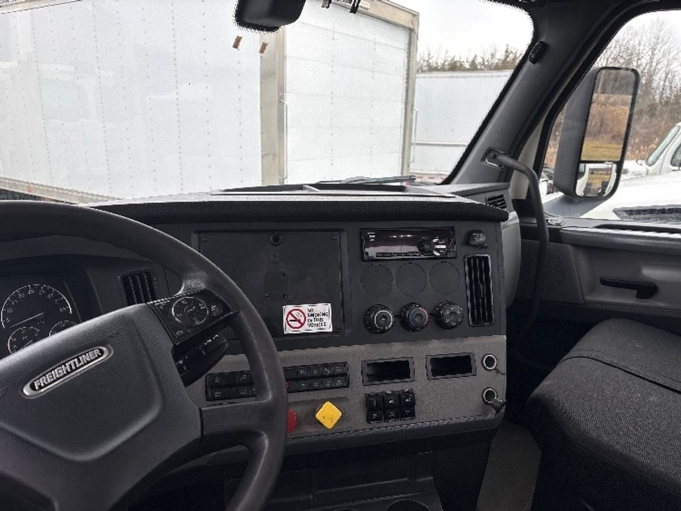 Day Cab Tractor-Heavy Duty Tractors-Freightliner-2018-T12664ST-Coxsackie-NY-482,992\n\t\tmiles-$ 33,000 - Image 10