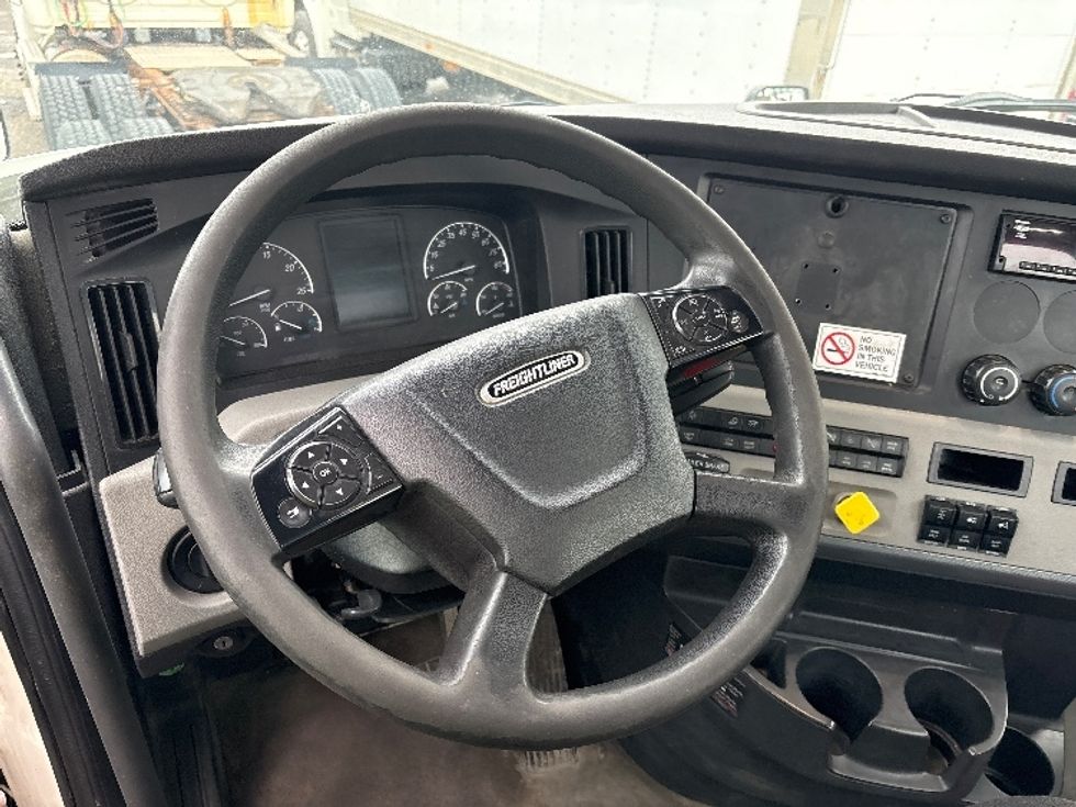 Day Cab Tractor-Heavy Duty Tractors-Freightliner-2018-T12664ST-Coxsackie-NY-482,992\n\t\tmiles-$ 33,000 - Image 11