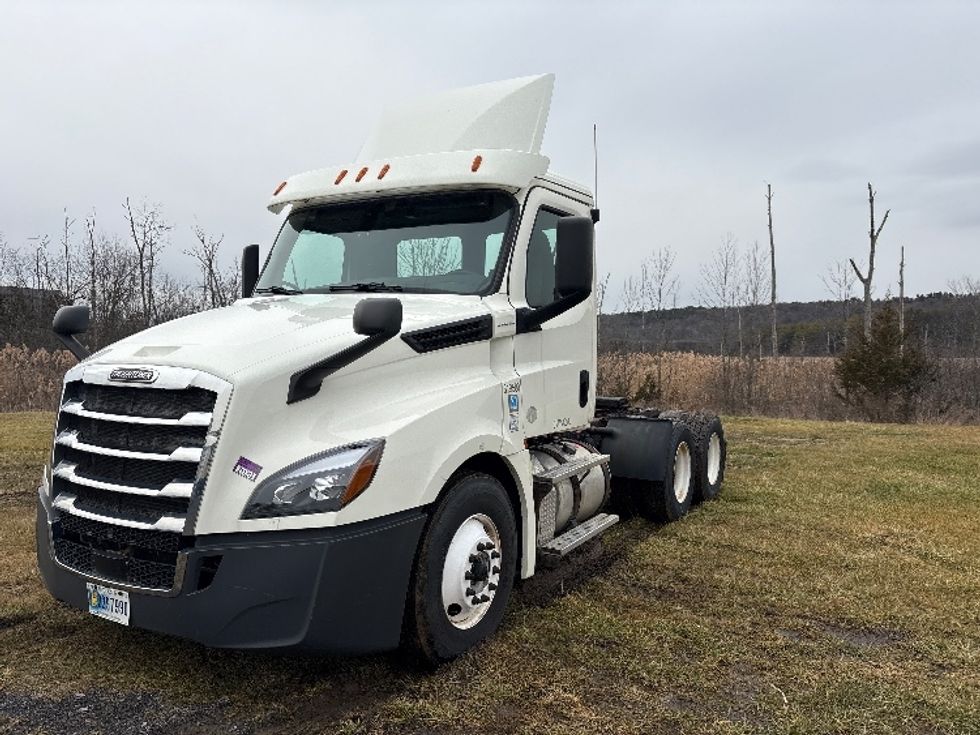Day Cab Tractor-Heavy Duty Tractors-Freightliner-2018-T12664ST-Coxsackie-NY-482,992\n\t\tmiles-$ 33,000 - Image 3