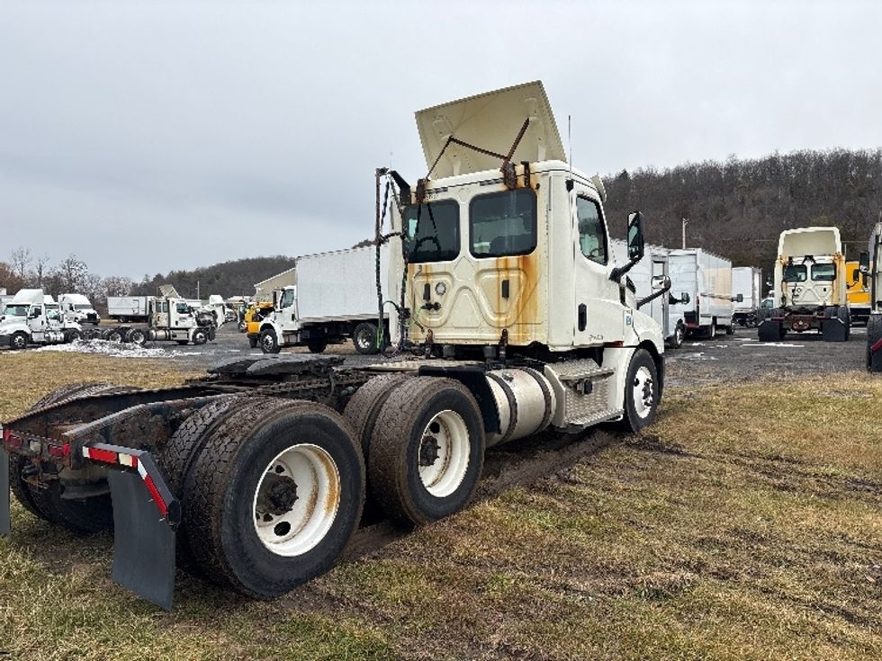 Day Cab Tractor-Heavy Duty Tractors-Freightliner-2018-T12664ST-Coxsackie-NY-482,992\n\t\tmiles-$ 33,000 - Image 7