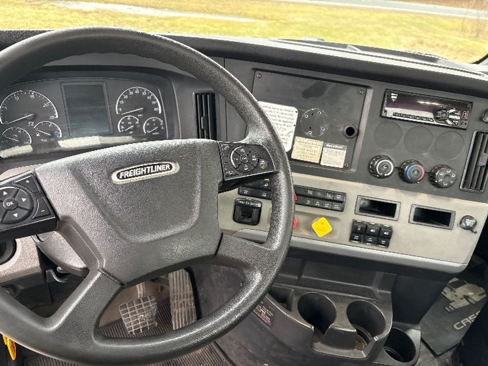 Day Cab Tractor-Heavy Duty Tractors-Freightliner-2018-T12664ST-Coxsackie-NY-510,521\n\t\tmiles-$ 33,250 - Image 11