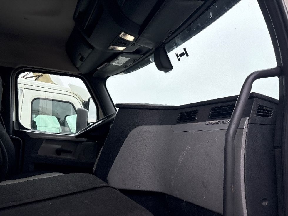 Day Cab Tractor-Heavy Duty Tractors-Freightliner-2018-T12664ST-Coxsackie-NY-510,521\n\t\tmiles-$ 33,250 - Image 13