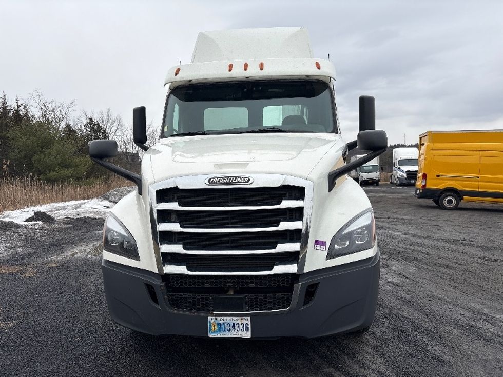 Day Cab Tractor-Heavy Duty Tractors-Freightliner-2018-T12664ST-Coxsackie-NY-510,521\n\t\tmiles-$ 33,250 - Image 2