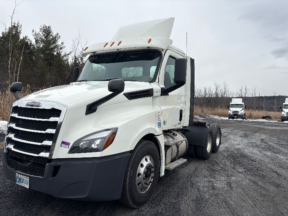 Day Cab Tractor-Heavy Duty Tractors-Freightliner-2018-T12664ST-Coxsackie-NY-510,521\n\t\tmiles-$ 33,250 - Image 3