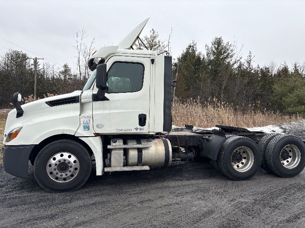 Day Cab Tractor-Heavy Duty Tractors-Freightliner-2018-T12664ST-Coxsackie-NY-510,521\n\t\tmiles-$ 33,250 - Image 4