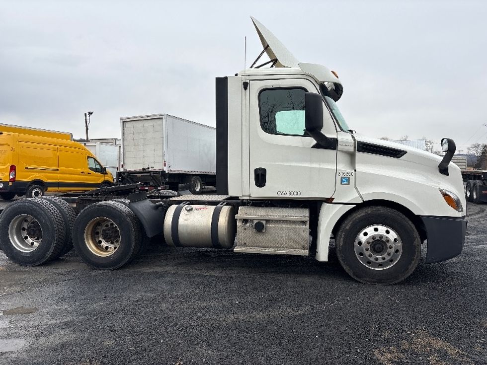 Day Cab Tractor-Heavy Duty Tractors-Freightliner-2018-T12664ST-Coxsackie-NY-510,521\n\t\tmiles-$ 33,250 - Image 8