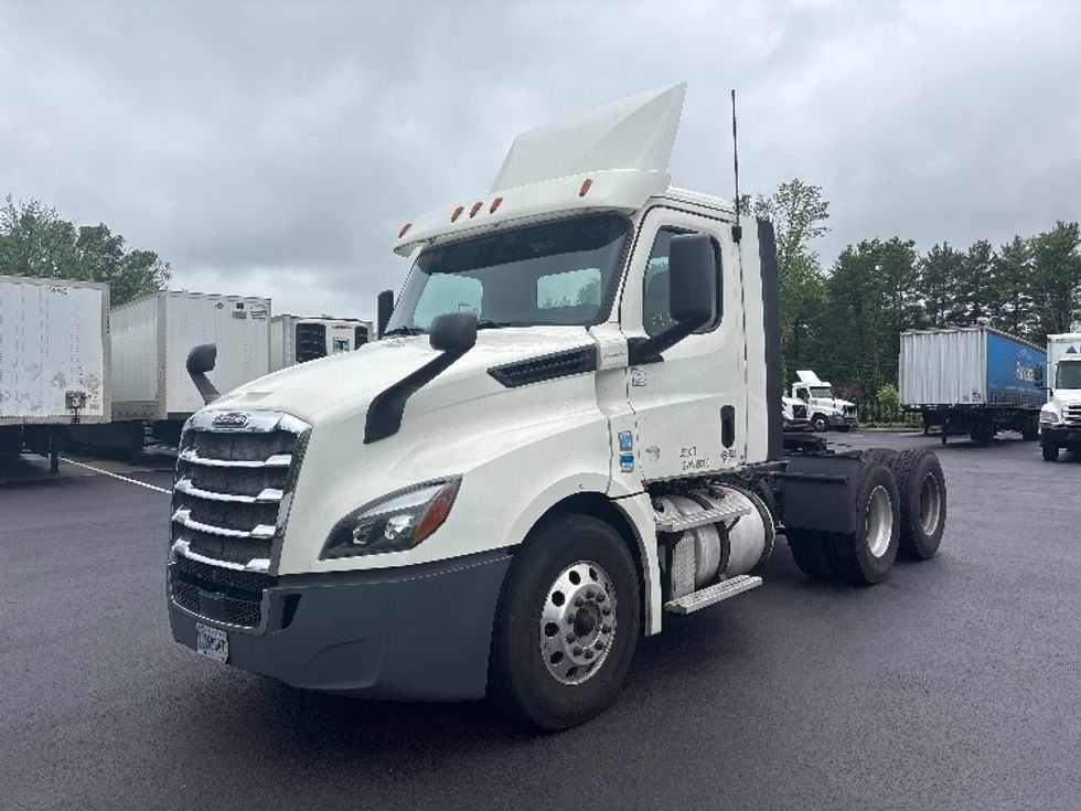 2018 Freightliner Cascadia 126" Day cab photo 3