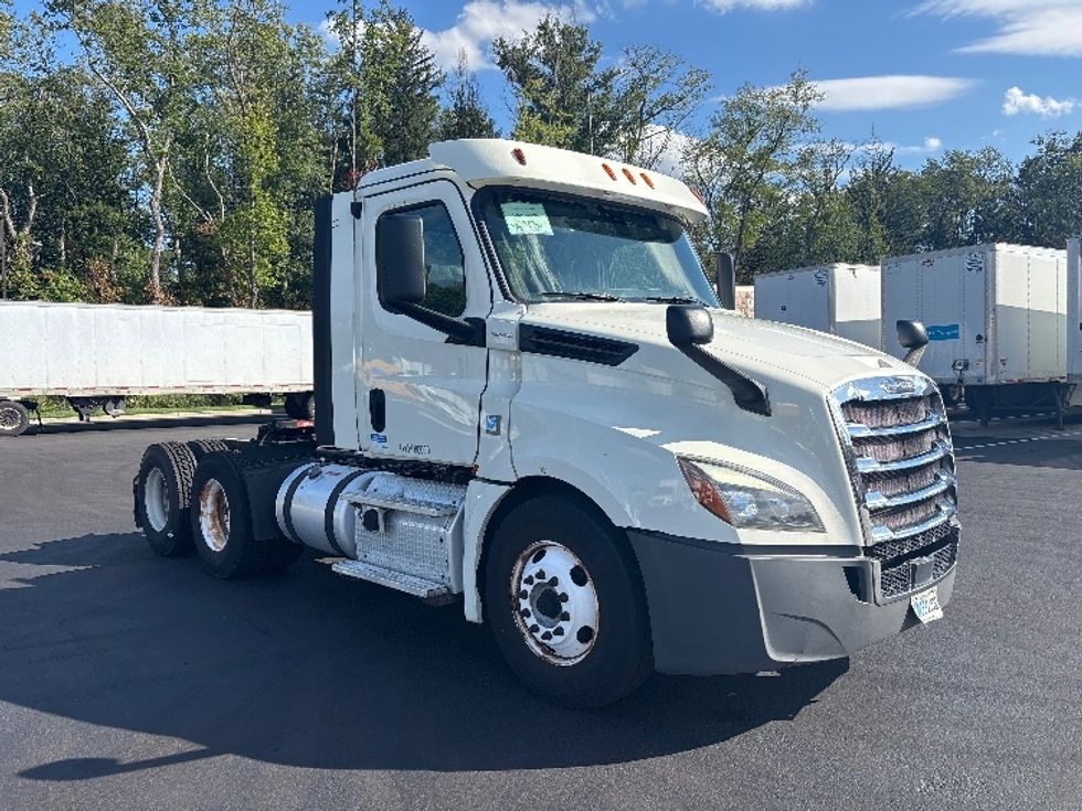 Day Cab Tractor-Heavy Duty Tractors-Freightliner-2018-T12664ST-Cranbury-NJ-260,839\n\t\tmiles-$ 41,250 - Image 1