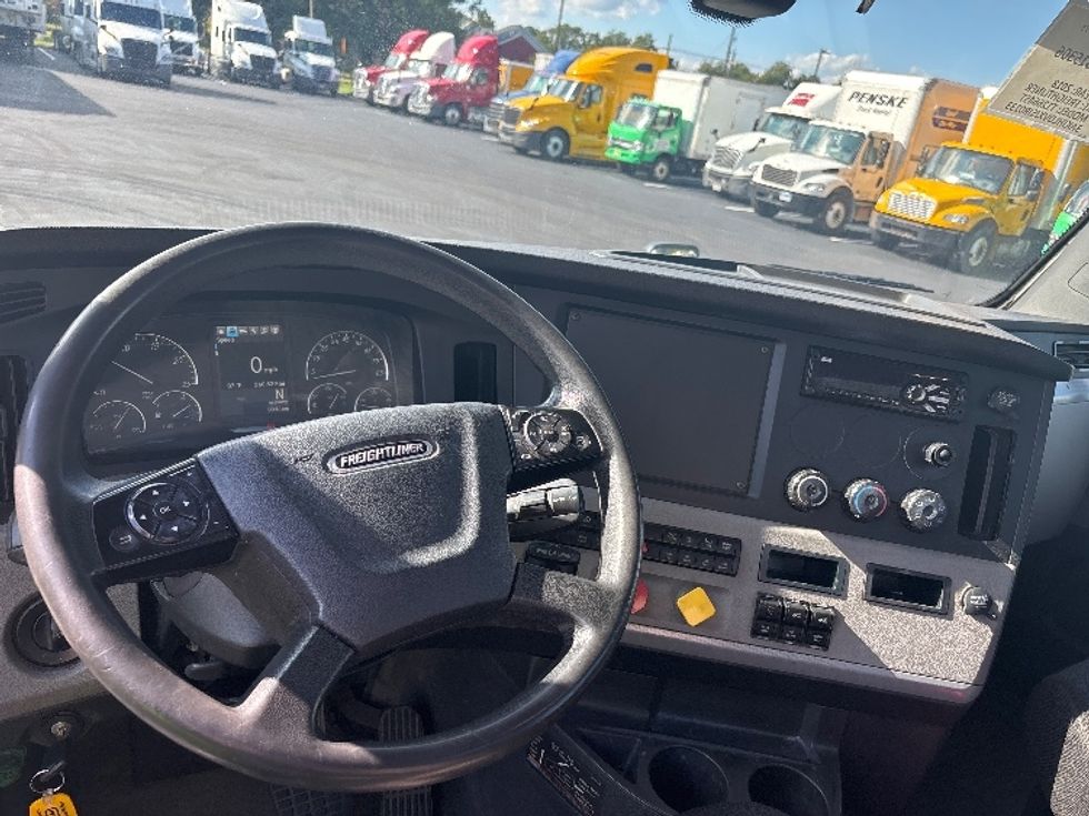 Day Cab Tractor-Heavy Duty Tractors-Freightliner-2018-T12664ST-Cranbury-NJ-260,839\n\t\tmiles-$ 41,250 - Image 11
