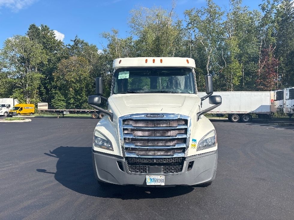Day Cab Tractor-Heavy Duty Tractors-Freightliner-2018-T12664ST-Cranbury-NJ-260,839\n\t\tmiles-$ 41,250 - Image 2