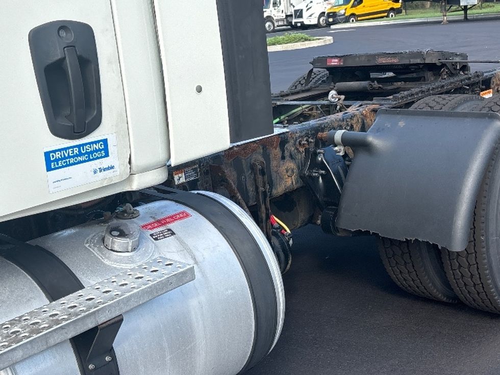 Day Cab Tractor-Heavy Duty Tractors-Freightliner-2018-T12664ST-Cranbury-NJ-260,839\n\t\tmiles-$ 41,250 - Image 21