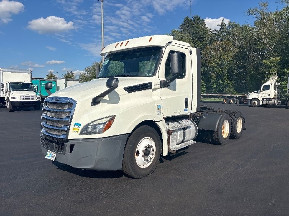 Day Cab Tractor-Heavy Duty Tractors-Freightliner-2018-T12664ST-Cranbury-NJ-260,839\n\t\tmiles-$ 41,250 - Image 3