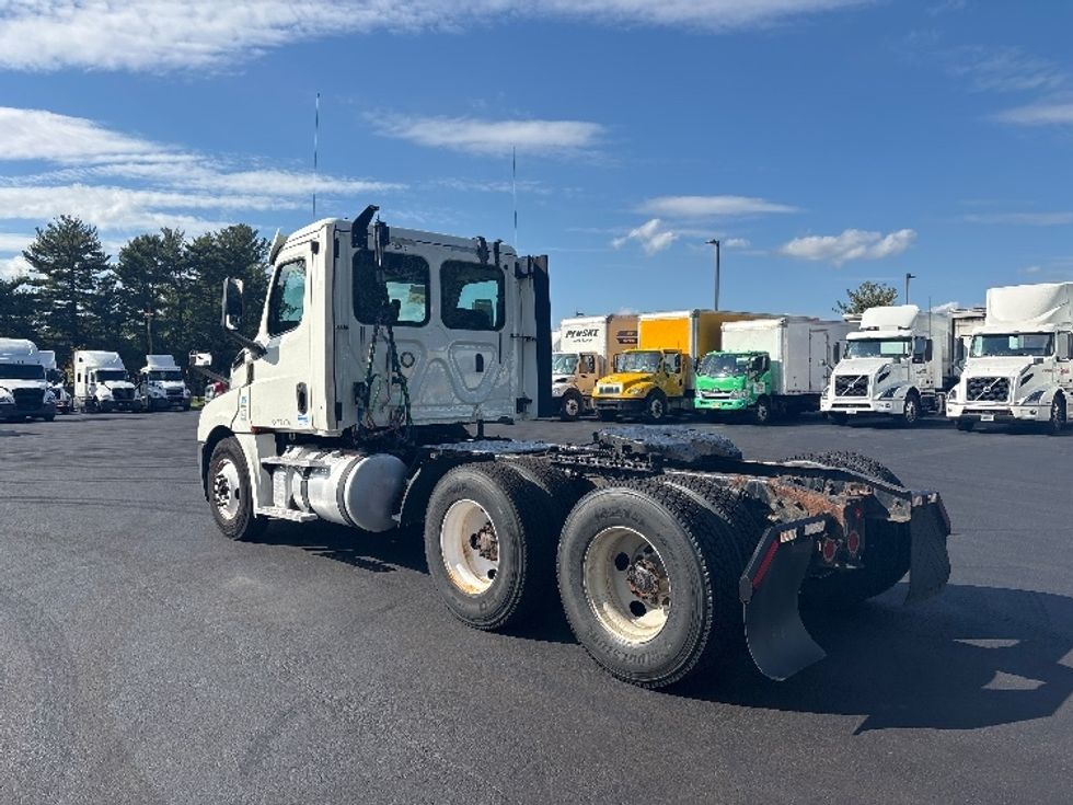 Day Cab Tractor-Heavy Duty Tractors-Freightliner-2018-T12664ST-Cranbury-NJ-260,839\n\t\tmiles-$ 41,250 - Image 5