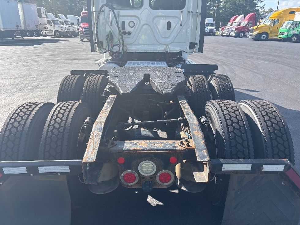 Day Cab Tractor-Heavy Duty Tractors-Freightliner-2018-T12664ST-Cranbury-NJ-260,839\n\t\tmiles-$ 41,250 - Image 6