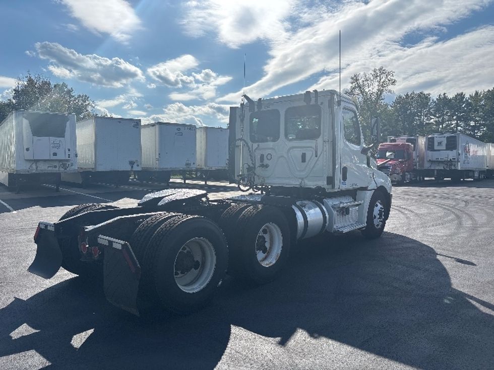 Day Cab Tractor-Heavy Duty Tractors-Freightliner-2018-T12664ST-Cranbury-NJ-260,839\n\t\tmiles-$ 41,250 - Image 7