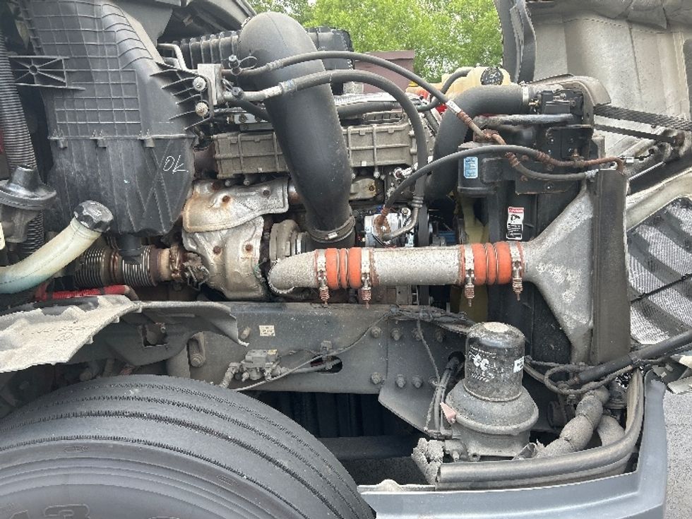 Day Cab Tractor-Heavy Duty Tractors-Freightliner-2018-T12664ST-Cranbury-NJ-265,861\n\t\tmiles-$ 47,000 - Image 15