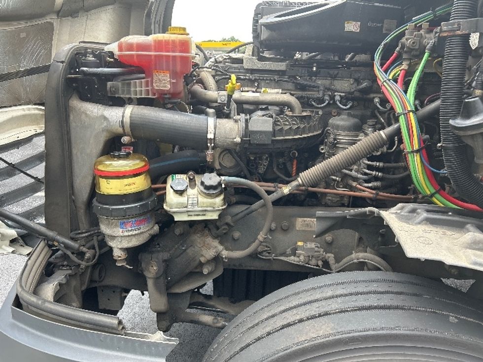 Day Cab Tractor-Heavy Duty Tractors-Freightliner-2018-T12664ST-Cranbury-NJ-265,861\n\t\tmiles-$ 47,000 - Image 16