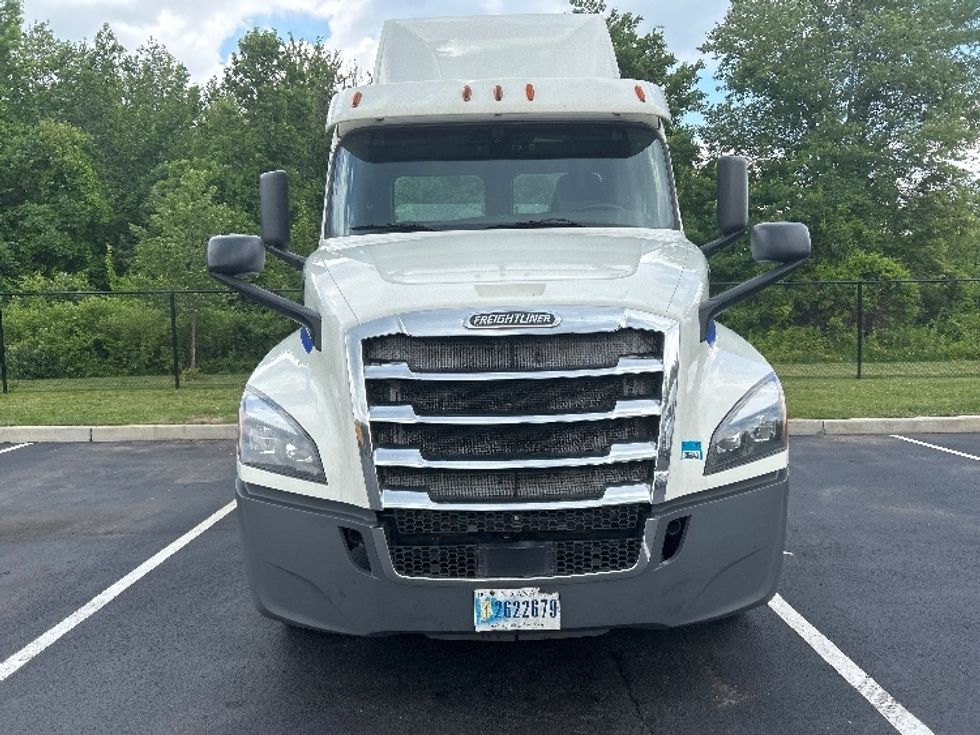 Day Cab Tractor-Heavy Duty Tractors-Freightliner-2018-T12664ST-Cranbury-NJ-265,861\n\t\tmiles-$ 47,000 - Image 2