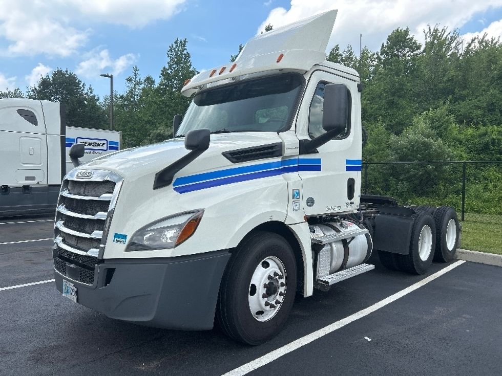 Day Cab Tractor-Heavy Duty Tractors-Freightliner-2018-T12664ST-Cranbury-NJ-265,861\n\t\tmiles-$ 47,000 - Image 3