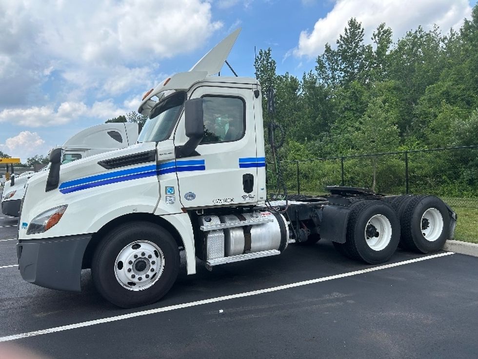 Day Cab Tractor-Heavy Duty Tractors-Freightliner-2018-T12664ST-Cranbury-NJ-265,861\n\t\tmiles-$ 47,000 - Image 4