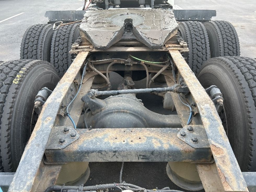 Day Cab Tractor-Heavy Duty Tractors-Freightliner-2018-T12664ST-Cranbury-NJ-265,861\n\t\tmiles-$ 47,000 - Image 6