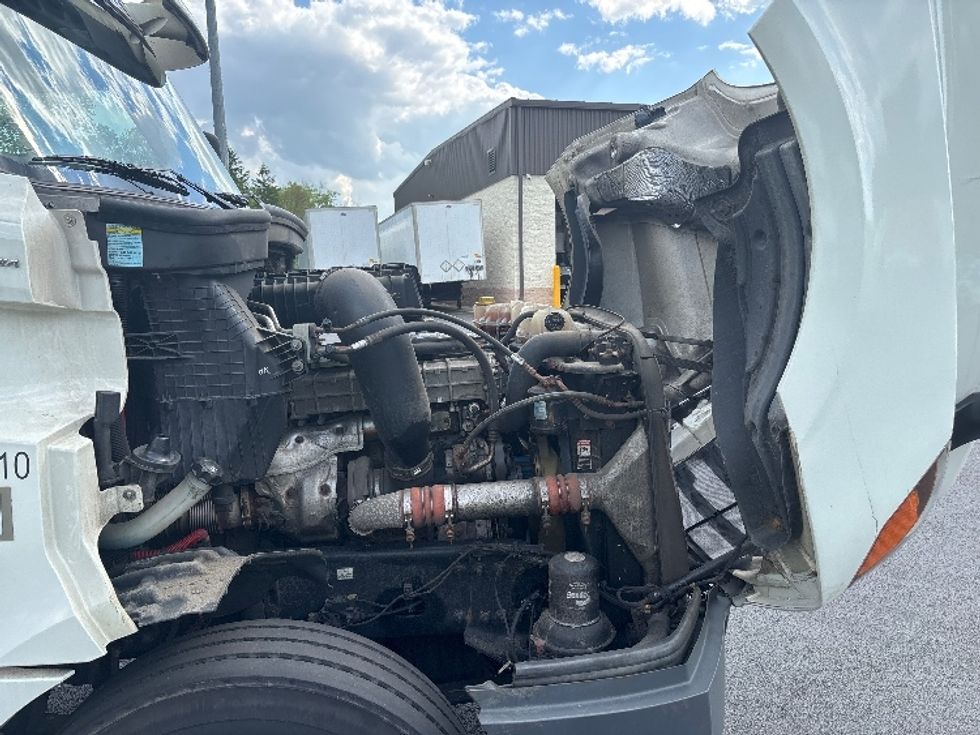 Day Cab Tractor-Heavy Duty Tractors-Freightliner-2018-T12664ST-Cranbury-NJ-363,961\n\t\tmiles-$ 41,750 - Image 15