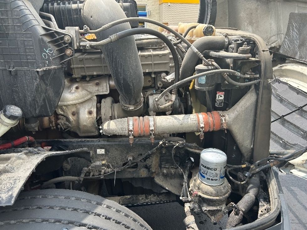 Day Cab Tractor-Heavy Duty Tractors-Freightliner-2018-T12664ST-Cranbury-NJ-397,160\n\t\tmiles-$ 39,500 - Image 13