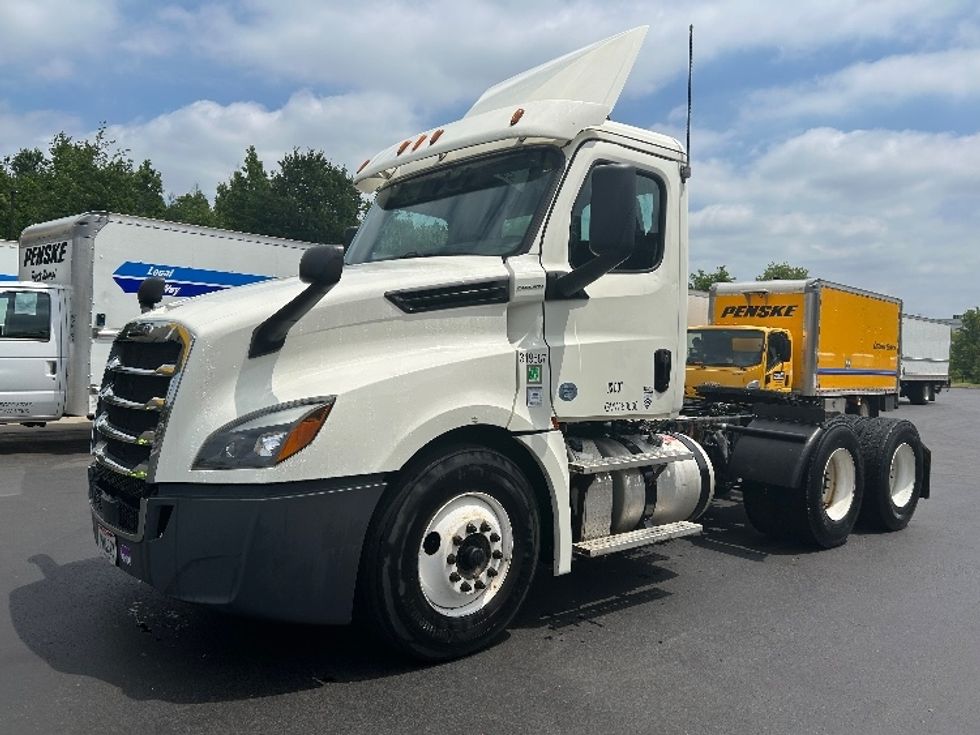 Day Cab Tractor-Heavy Duty Tractors-Freightliner-2018-T12664ST-Cranbury-NJ-397,160\n\t\tmiles-$ 39,500 - Image 3