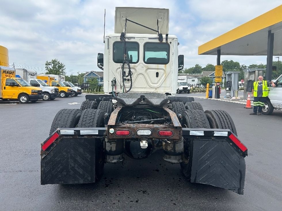 Day Cab Tractor-Heavy Duty Tractors-Freightliner-2018-T12664ST-Cranbury-NJ-397,160\n\t\tmiles-$ 39,500 - Image 6