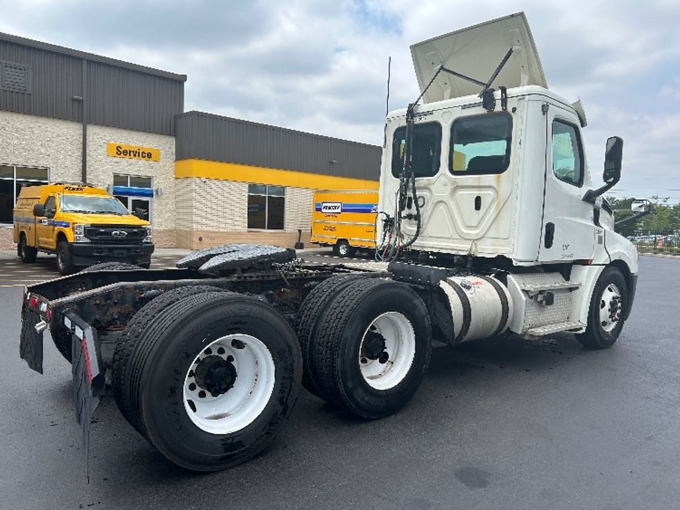 Day Cab Tractor-Heavy Duty Tractors-Freightliner-2018-T12664ST-Cranbury-NJ-397,160\n\t\tmiles-$ 39,500 - Image 7