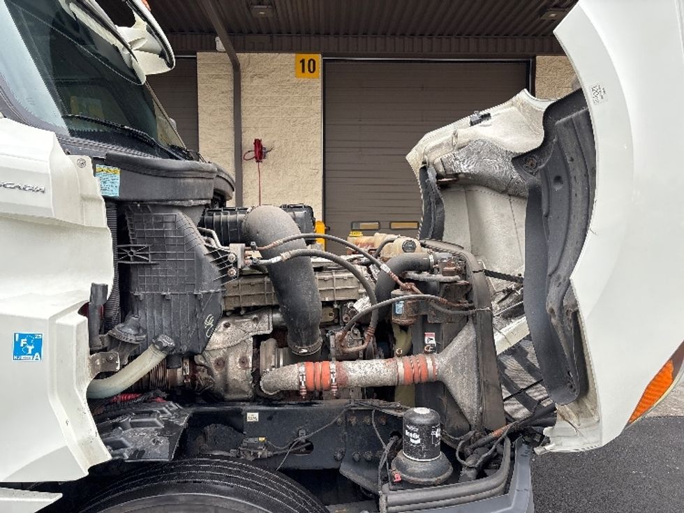 Day Cab Tractor-Heavy Duty Tractors-Freightliner-2018-T12664ST-Cranbury-NJ-410,313\n\t\tmiles-$ 39,250 - Image 15