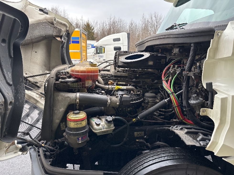 Day Cab Tractor-Heavy Duty Tractors-Freightliner-2018-T12664ST-Cranbury-NJ-410,313\n\t\tmiles-$ 39,250 - Image 16