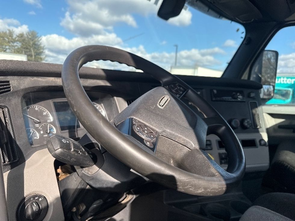 Day Cab Tractor-Heavy Duty Tractors-Freightliner-2018-T12664ST-Cranbury-NJ-465,298\n\t\tmiles-$ 41,750 - Image 10