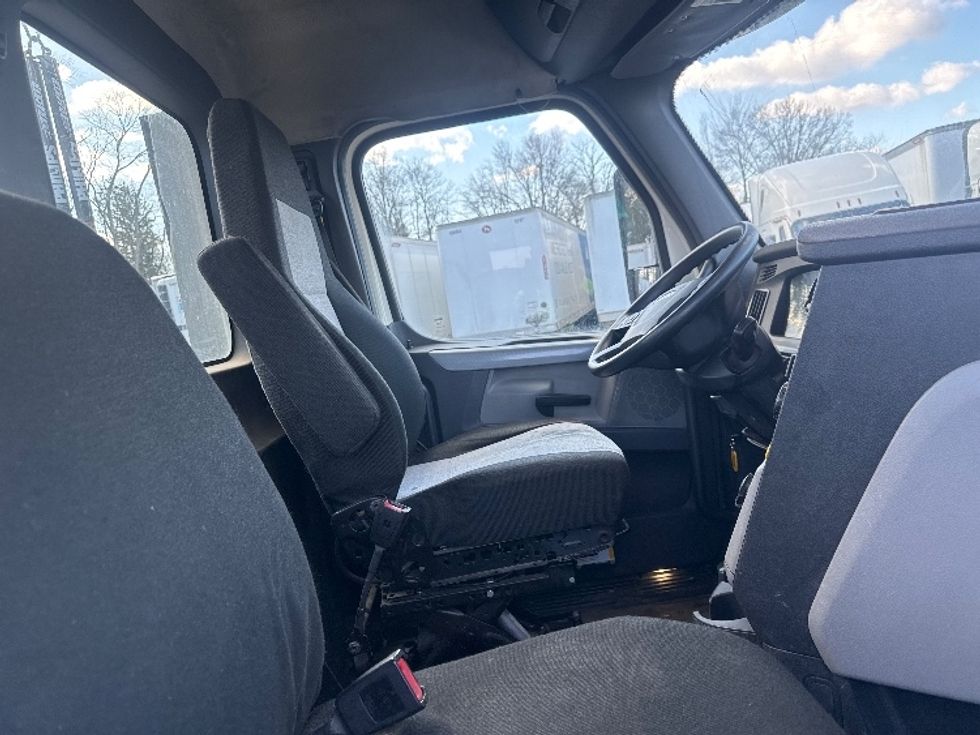 Day Cab Tractor-Heavy Duty Tractors-Freightliner-2018-T12664ST-Cranbury-NJ-465,298\n\t\tmiles-$ 41,750 - Image 14