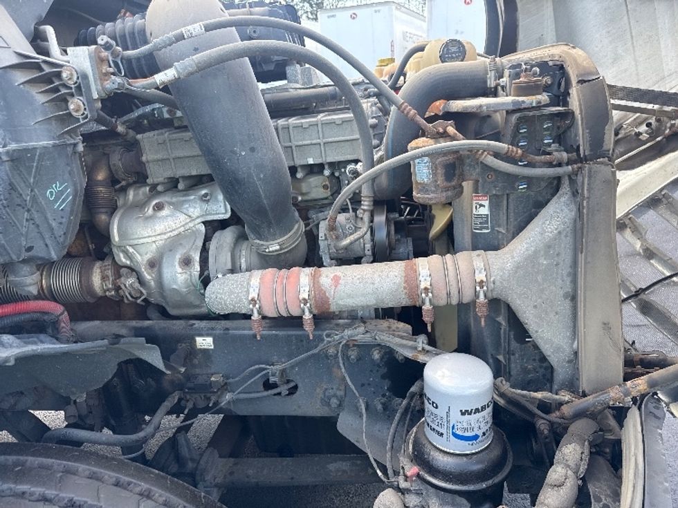 Day Cab Tractor-Heavy Duty Tractors-Freightliner-2018-T12664ST-Cranbury-NJ-465,298\n\t\tmiles-$ 41,750 - Image 15