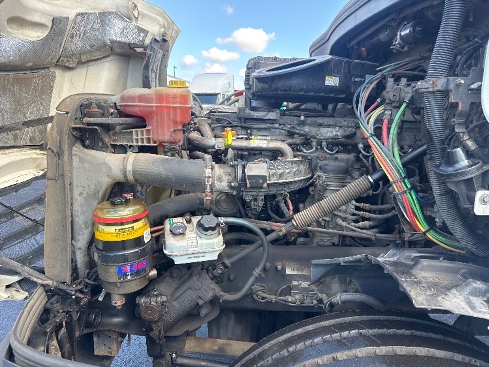 Day Cab Tractor-Heavy Duty Tractors-Freightliner-2018-T12664ST-Cranbury-NJ-465,298\n\t\tmiles-$ 41,750 - Image 16