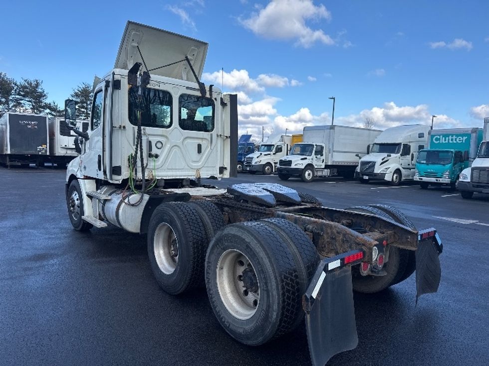 Day Cab Tractor-Heavy Duty Tractors-Freightliner-2018-T12664ST-Cranbury-NJ-465,298\n\t\tmiles-$ 41,750 - Image 5